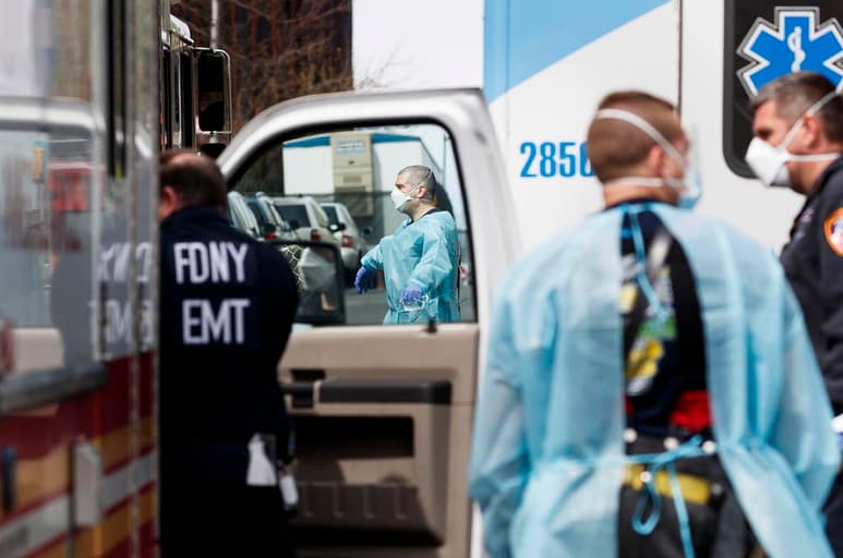 Nueva York espera el 'efecto post-Acción de Gracias' tras las reuniones familiares del fin de semana largo en Estados Unidos y este lunes ha comenzado a reforzar sus hospitales para un aumento de contagios previsto en Navidad, ante lo que las autoridades recordaron a un personaje típico de estas fechas: 'La COVID-19 es el Grinch'. (ARCHIVO)