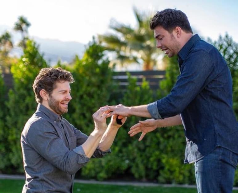 El actor de la cinta 'Mean Girls', Jonathan Bennett, ya está listo para que en el altar diga el 'sí acepto', ya que se comprometió con su pareja Jaymes Vaughan. (Especial)