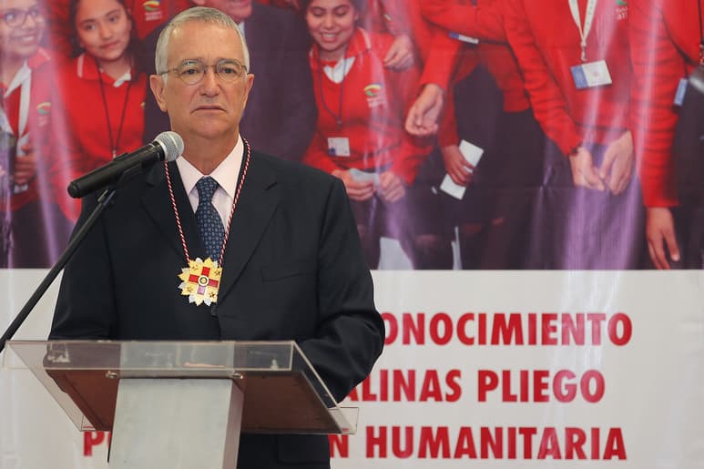 De acuerdo a Salinas Pliego, el outsourcing es una práctica que se debe extender para que la economía sea más competitiva. (ARCHIVO)