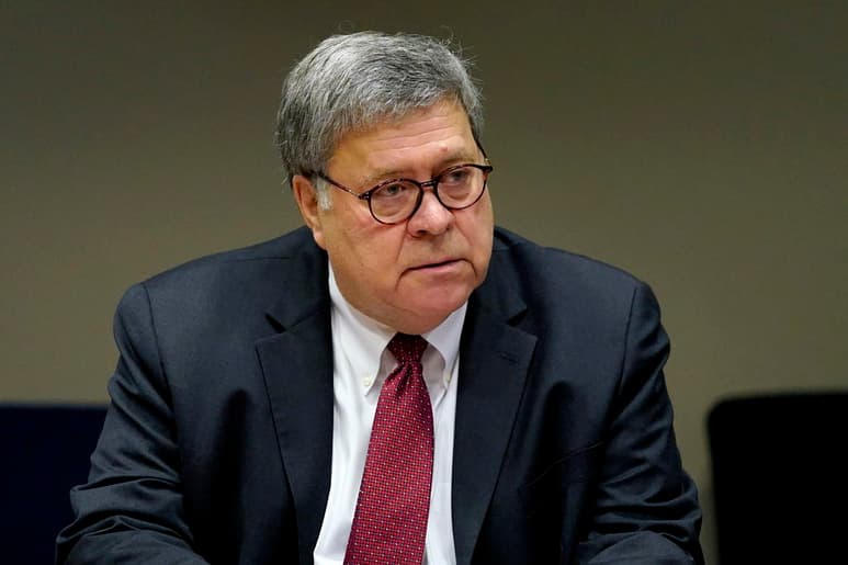 El secretario de Justicia William Barr declaró el martes que su departamento no ha descubierto evidencia alguna de un fraude que pueda cambiar el resultado de las elecciones. (ARCHIVO) 