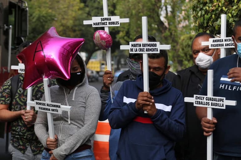  La Comisión Ejecutiva de Atención a Víctimas (CEAV) emitió 12 resoluciones para reparar el daño a algunos familiares de los niños que murieron o resultaron lesionados hace 11 años, en el incendio de la Guardería ABC de Hermosillo, Sonora. (ARCHIVO)