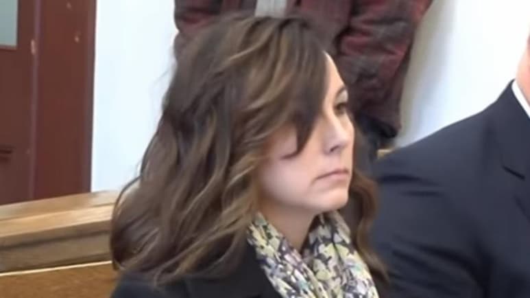 La ahora exprofesora admitió haber tenido relaciones con su exalumno en diversas ocasiones cuando éste aún era menor de edad (CAPTURA)