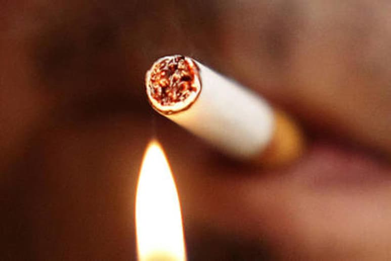 El Ayuntamiento de San Francisco (California, EUA) ha decidido prohibir a sus vecinos fumar tabaco en casa si viven en edificios de tres o más apartamentos para evitar los efectos del humo en terceros, pero les sigue permitiendo fumar marihuana. (ESPECIAL)