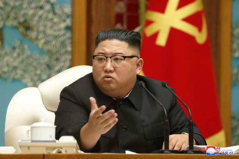 Corea del Norte ha endurecido sus medidas para prevenir contagios en Pionyang de la COVID-19, incluido el cierre de instalaciones públicas, restaurantes y la restricción de movimientos de la población, aunque asegura no haber registrado ninguno todavía (ARCHIVO)