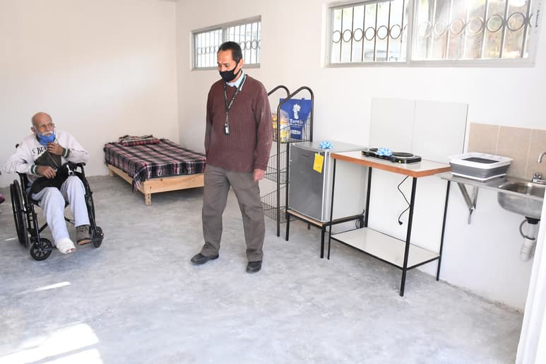 El Municipio hizo entrega de una finca con un área total de 36 metros cuadrados y servicios. (FERNANDO COMPEÁN)
