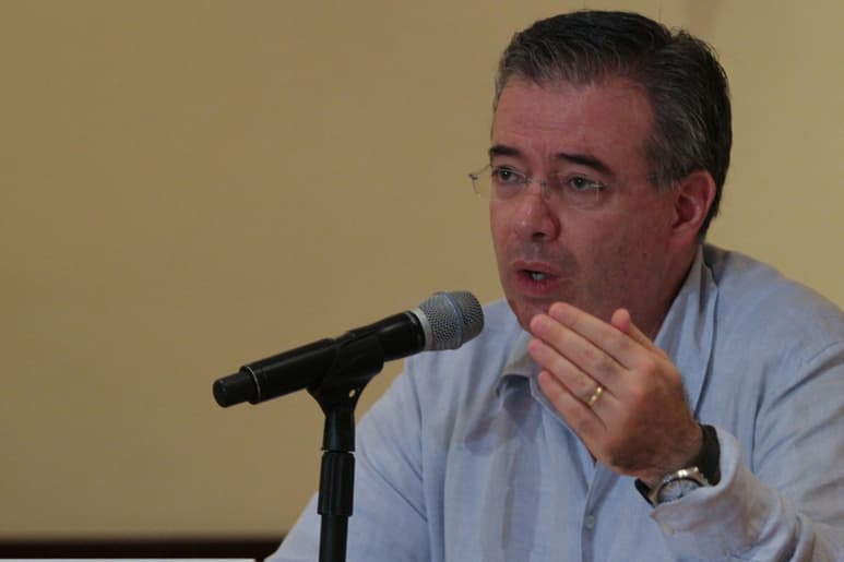 Ya son varias economías en el mundo que reportan avances importantes para contar con la vacuna, señaló Alejandro Díaz de León. (ARCHIVO)