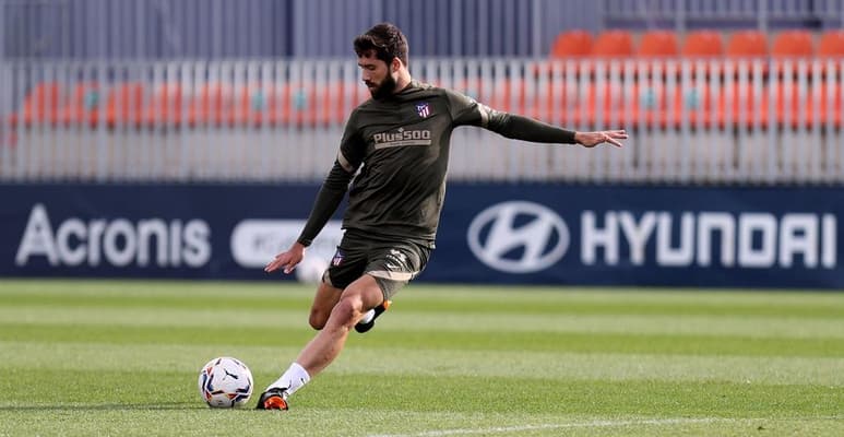 El Atlético de Madrid exigió 'una investigación' ante 'las graves acusaciones' de la Comisión Antiviolencia, que propuso este jueves una multa de 350.000 euros al club por incumplimientos de los controles de acceso y permanencia y exceso de aforo en el fondo sur del Wanda Metropolitano. (ARCHIVO)