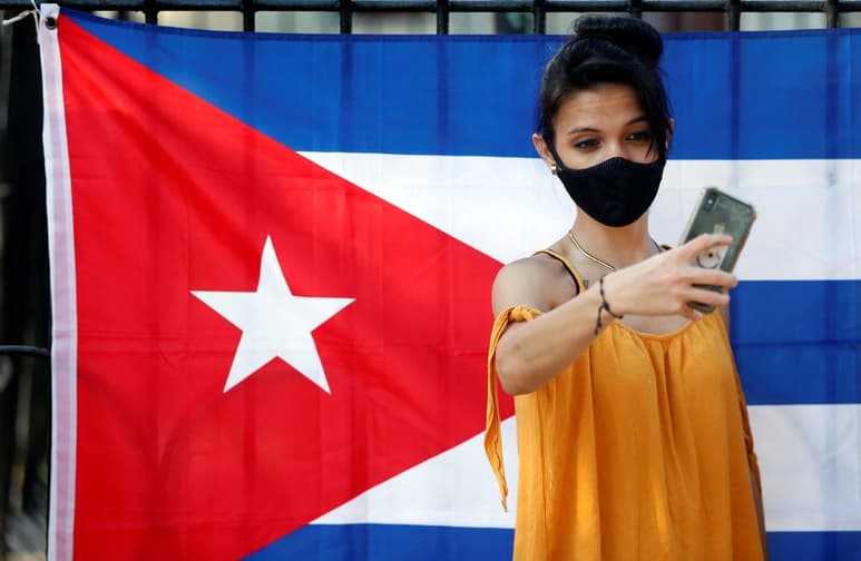Cuba mantiene la tendencia al alza de nuevos contagios de COVID-19 que dejó 75 en la última jornada, entre ellos 48 locales y 26 casos importados, según el informe actualizado este jueves por el Ministerio de Salud Pública (Minsap) de la isla. (ARCHIVO)