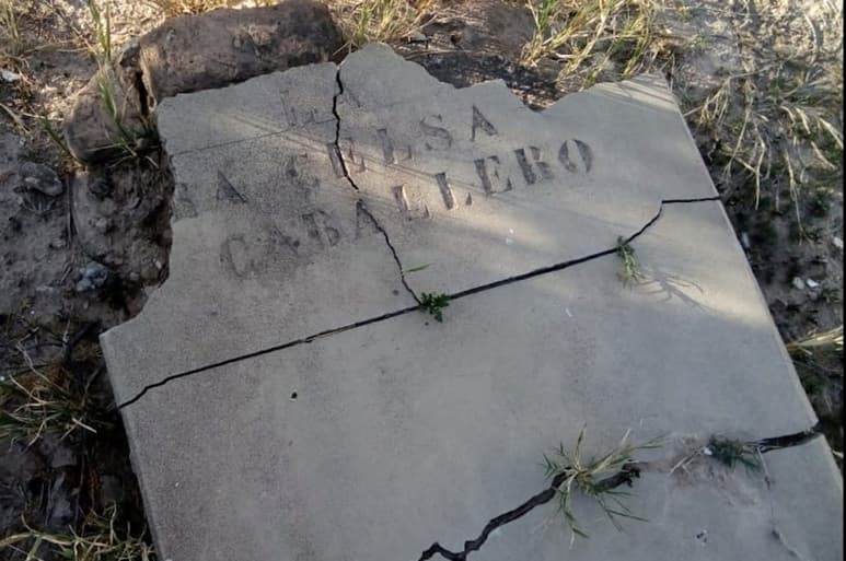 Relato. Tumba de Celsa Caballero en el cementerio de Ciudad Jiménez.