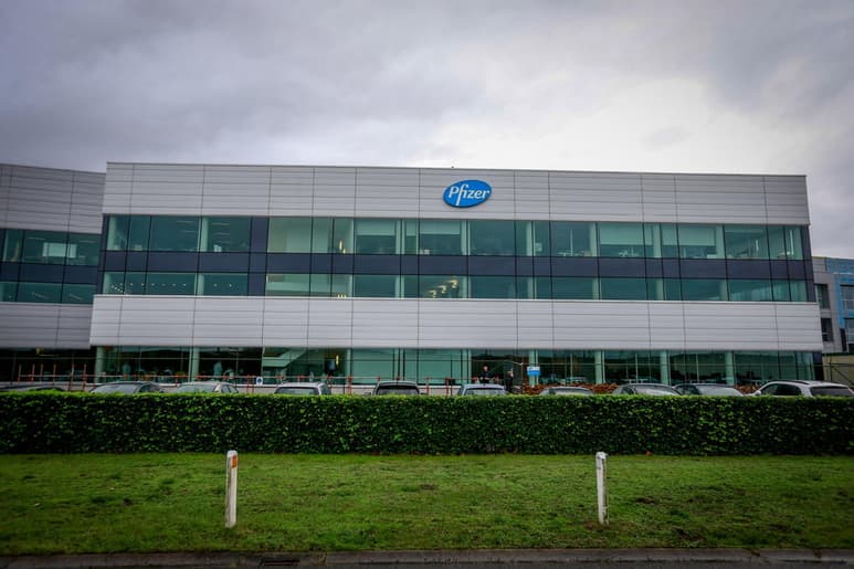 La subsecretaria de Asuntos Multilaterales de Relaciones Exteriores, Martha Delgado, informó que se espera la llegada de las primeras dosis de la vacuna de Pfizer contra el COVID-19 en la segunda quincena de diciembre. (ARCHIVO)