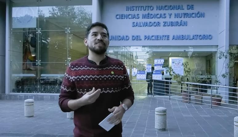 Gonzalo Fernández tomó la decisión de registrarse para ser voluntario a la fase 3 de la vacuna contra el COVID-19 que realiza la empresa china CanSino en la Ciudad de México, puesto que confía en la ciencia y desea quitarse el temor de contagiar a sus padres. (ESPECIAL)