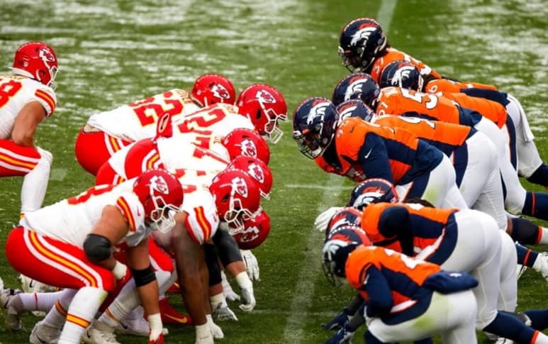 En duelo de la semana 7, los Jefes apalearon 43-16 a los Broncos bajo la nieve de Denver.