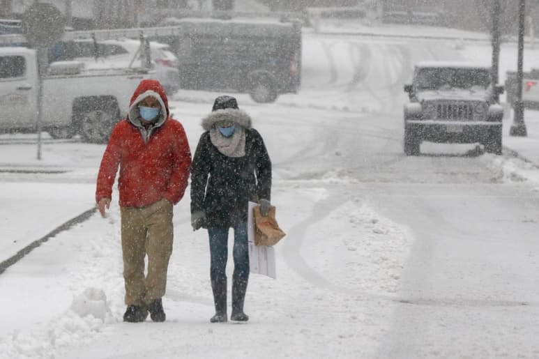 Una lluvia dio paso a una nevada en Nueva Inglaterra. (AP)