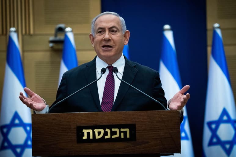 El jefe de Gobierno no tuvo que asistir a la audiencia en el Tribunal de Distrito de Jerusalén, pero deberá sentarse en el banquillo por acusaciones de fraude, abuso de confianza y cohecho. (ARCHIVO)