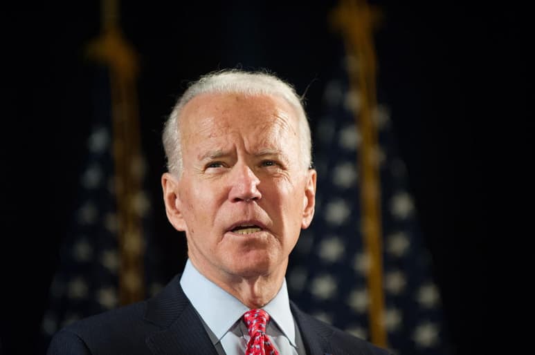 A medida que la epidemia de coronavirus empeora en Estados Unidos, los expertos de salud de la nación esperan que el gobierno entrante del presidente electo Joe Biden implemente algo que el mandatario Donald Trump no ha hecho: una amplia estrategia de pruebas a nivel nacional. (ARCHIVO)