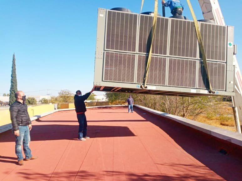 El subdirector Administrativo del ISSSTE, Enrique Sánchez Campos, explicó que esta central climática fue gestionada por la oficina bajo su cargo e indicó que será instalado en próximos días.