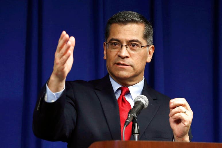 El presidente electo Joe Biden eligió al procurador de California Xavier Becerra para que sea su próximo secretario de salud. (AGENCIAS)