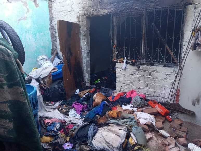 De acuerdo con las autoridades, afortunadamente no se registraron personas lesionadas ni intoxicadas con el incendio. (EL SIGLO DE TORREÓN)