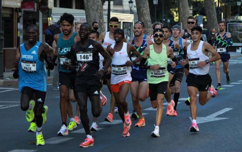 El lagunero estuvo entre lo más selecto de los maratonistas de todo el mundo, que buscaban dar marcas olímpicas. (Cortesía Las Provincias)
