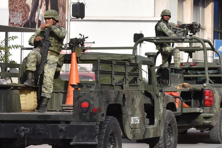 El gobernador de Coahuila, Miguel Riquelme, indicó durante este lunes que podría ser el Ejército Mexicano el que facilite el arribo y la distribución de la vacuna contra el COVID-19 en la entidad, esto de acuerdo con información preliminar que viene desde dicha institución.
(ARCHIVO)