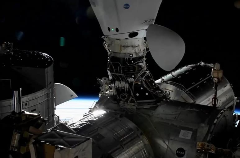 La cápsula Dragon se acopló de manera automática a la estación espacial (ESPECIAL)