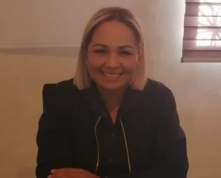 La regidora Lizeth Inungaray González anunció su renuncia el Partido Verde Ecologista de México (PVEM), al considerar que se anteponen los interese personales del dirigente municipal Sergio Luna Lavenant y prueba de ello es que durante el “bloqueo” que hicieron en el Cabildo, para su reincorporación en ningún momento defendió sus derechos. (MARY VÁZQUEZ)