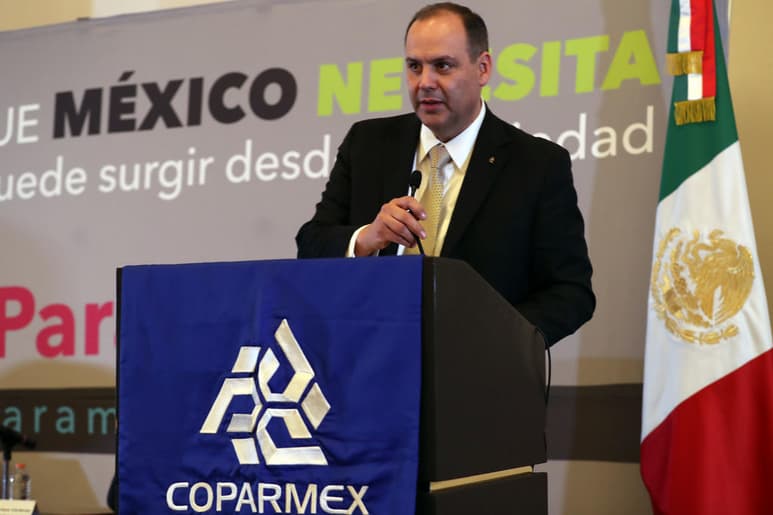 La posibilidad de que se elimine la subcontratación o el outsourcing afectará al gobierno federal por el impacto presupuestal y el abultamiento de la plantilla gubernamental, dijo el presidente de la Confederación Patronal de la República Mexicana (Coparmex), Gustavo de Hoyos. (ARCHIVO)