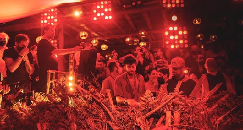 Imágenes difundidas en redes sociales muestran a los participantes del festival sin cubrebocas y sin respetar la 'sana distancia' (ESPECIAL)