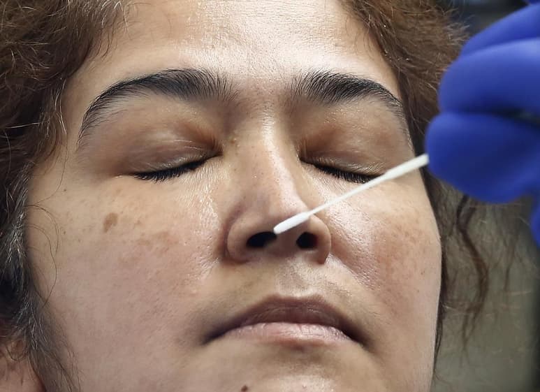 Colombia sumó este martes 163 fallecimientos por COVID-19 con los que llegó a 38,158 decesos. (ARCHIVO)