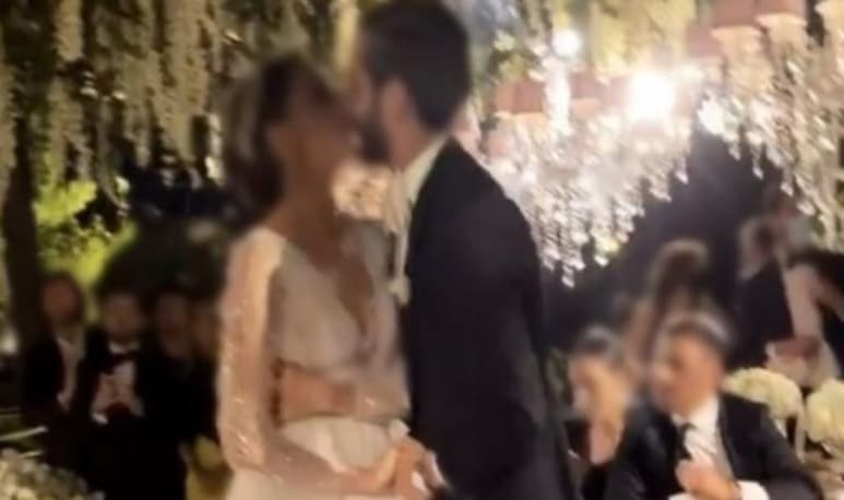 Fotografías de la boda fueron difundidas en redes sociales, mismas en las que se muestra a los asistentes sin respetar los protocolos de higiene recomendados (ESPECIAL)