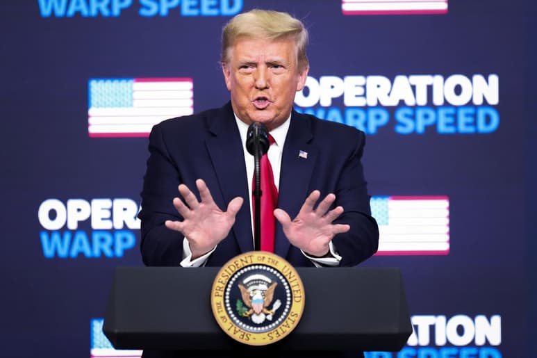 El presidente saliente de EUA, Donald Trump, aseguró este miércoles que intervendrá para respaldar una petición para que el Tribunal Supremo estadounidense bloquee la victoria en cuatro estados clave del mandatario electo del país, Joe Biden. (ARCHIVO)