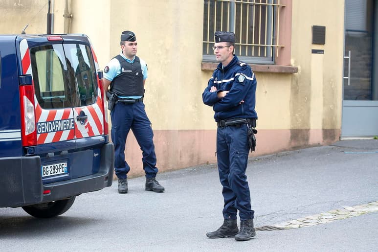 Un hombre de unos 20 años, conocido por su radicalización, hirió este miércoles con un cuchillo a un policía municipal de la localidad de Bollène, en el sur de Francia, según indicaron los medios locales. (ARCHIVO)
