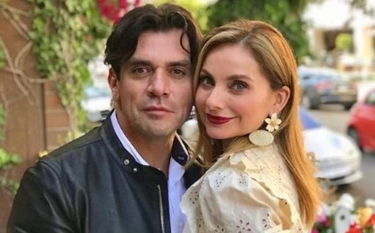 Luego de que en las redes sociales circularan fotografías en las que se observa a Jorge Salinas caminar con bastón, su esposa Elizabeth Álvarez aclara el estado de salud del actor. (ESPECIAL)