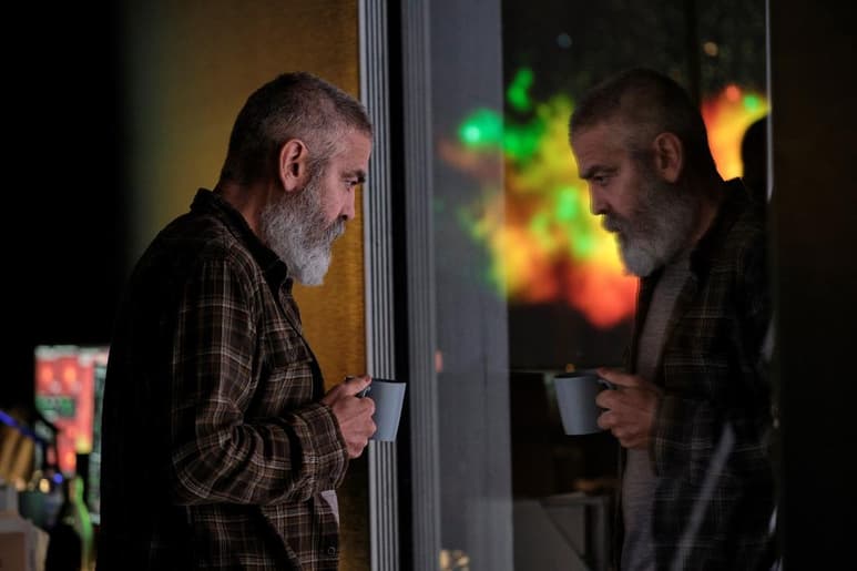 Tras varios años alejado de las cámaras y dedicado a su reciente paternidad y a la fundación benéfica que preside, George Clooney estrena su nueva película como director, Cielo de medianoche, una fábula espacial y apocalíptica con la que propone una reflexión sobre el futuro del planeta Tierra. (ARCHIVO)