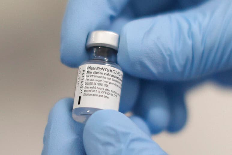 Un comité asesor de la Administración de Alimentos y Medicamentos de Estados Unidos (FDA, en inglés) recomendó este jueves que se apruebe de manera urgente la vacuna de Pfizer contra la COVID-19 (AGENCIAS)