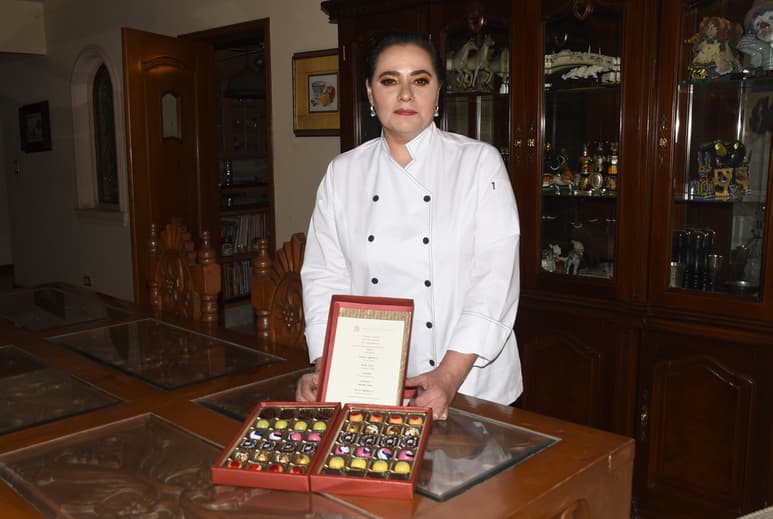 Salma Arellano Salum se ha vuelto una emprendedora ya que desde hace cinco años abrió su propio negocio de chocolates artesanales. (EL SIGLO DE TORREÓN/Jesús Galindo)