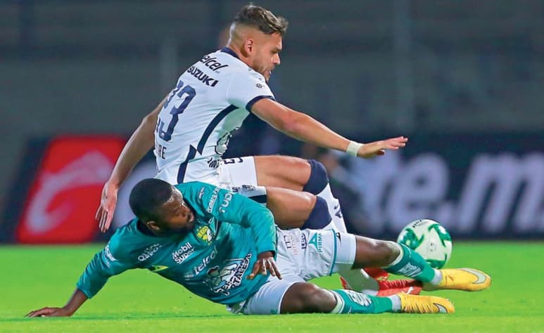 Los primeros 90 minutos de la final se volvieron por momentos muy rÌspidos, lo que ocasionÛ que las entradas en la media cancha fueran intensas, donde incluso la Fiera, tuvo que terminar el duelo con un hombre menos. (Jam Media)
