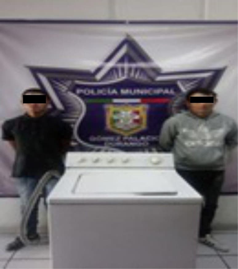 Los dos primeros detenidos fueron identificados como José 'NN' y Rito 'NN' de 21 años de edad. (EL SIGLO DE TORREÓN)