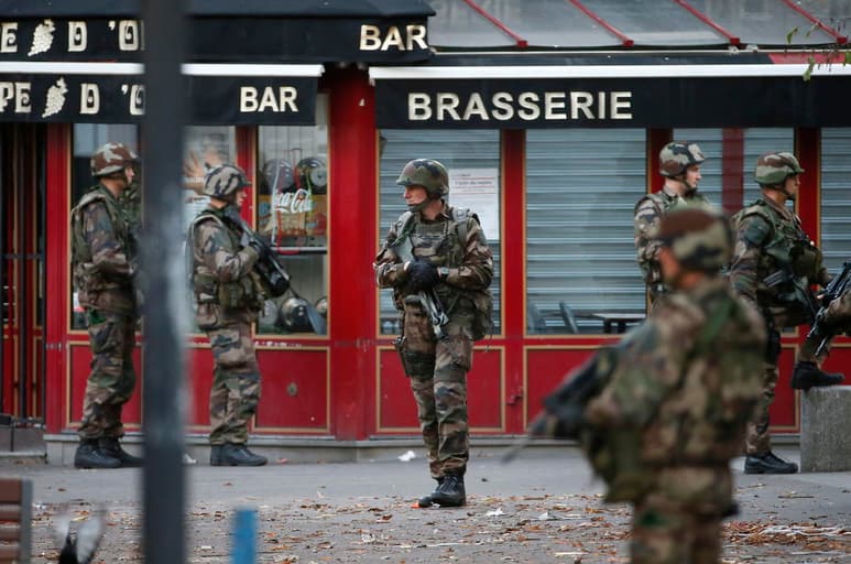 El juicio de los atentados del 13 de noviembre de 2015, que dejaron 130 muertos y 350 heridos en París y la localidad adyacente de Saint-Denis, comenzará el próximo 8 de septiembre y se prolongará hasta marzo de 2022, según informó a EFE este viernes la Fiscalía Antiterrorista. (ARCHIVO)
