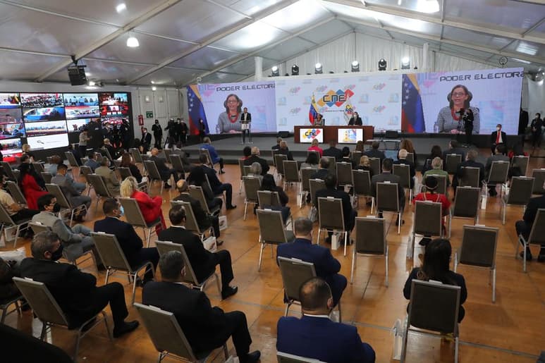El Consejo Nacional Electoral (CNE) de Venezuela acreditó este viernes a los 277 diputados electos para el período legislativo 2021-2026, quienes ganaron sus escaños en los cuestionados comicios del pasado 6 de diciembre, cuyos resultados no reconocen la oposición y parte de la comunidad internacional. (EFE)