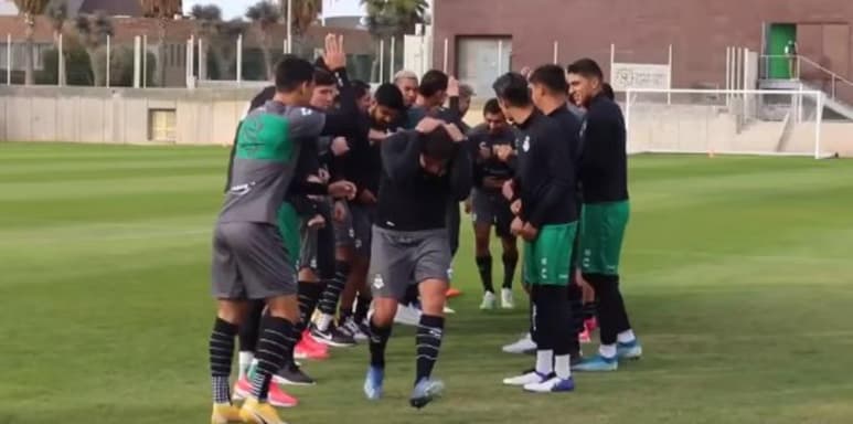 La pretemporada de los Guerreros dio inicio este jueves y en redes sociales han circulado las imágenes del equipo, ya con la ausencia de 'El Emperador'. (ESPECIAL)