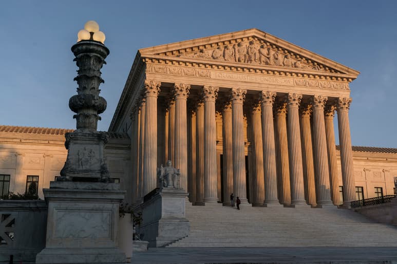 La alta instancia judicial resolvió desestimar la querella presentada por un aliado de Trump.