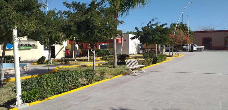 Cuadrillas de Obras Públicas trabajaron en el mejoramiento de la imagen de la Plaza Principal de Matamoros. (EL SIGLO DE TORREÓN)