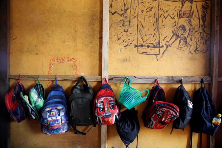 Unos 345 alumnos continúan en paradero desconocido, según fuentes de seguridad, después de que el viernes por la noche hombres armados atacaran un internado en el noroeste de Nigeria, en lo que las autoridades temen que se convierta en un nuevo secuestro masivo a manos de bandas de criminales. (ARCHIVO)