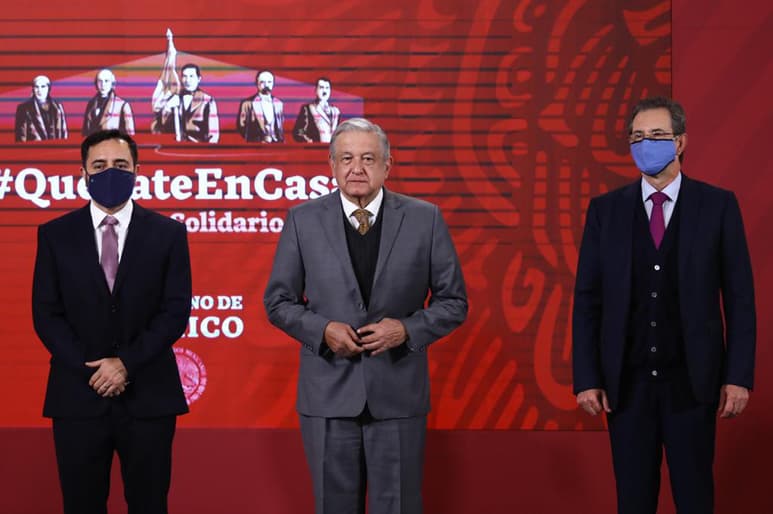 El doctor Arturo Reyes Sandoval agradeció al presidente por la confianza para dirigir unas de las instituciones más nobles del país. (EL UNIVERSAL)