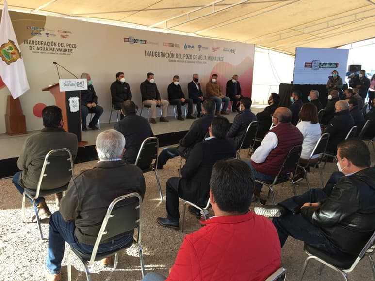 Fue el propio gobernador de Coahuila, Miguel Riquelme, quien encabezó el evento junto con el alcalde Jorge Zermeño y otras autoridades en la región.
(FERNANDO COMPEÁN)