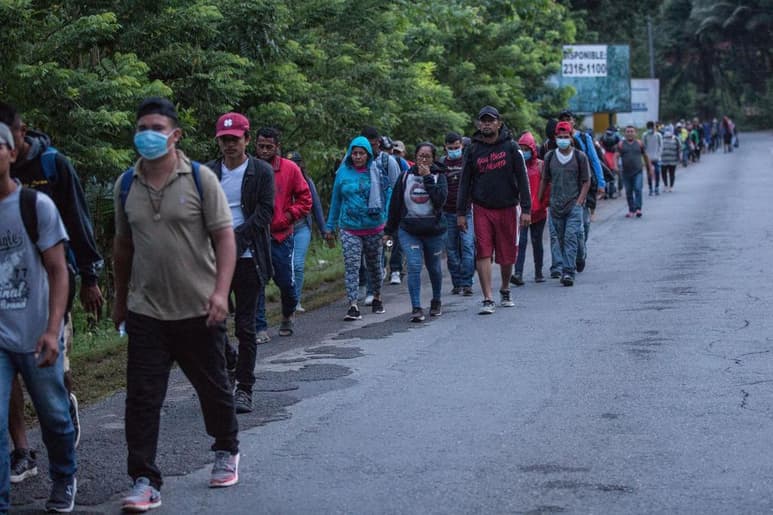 Los efectos causados por la pandemia del coronavirus y las problemáticas derivadas de la corrupción en los países de Centroamérica empujarán a más habitantes de la región a migrar de forma ilegal, en especial a los ciudadanos de El Salvador, Guatemala y Honduras. (ARCHIVO)