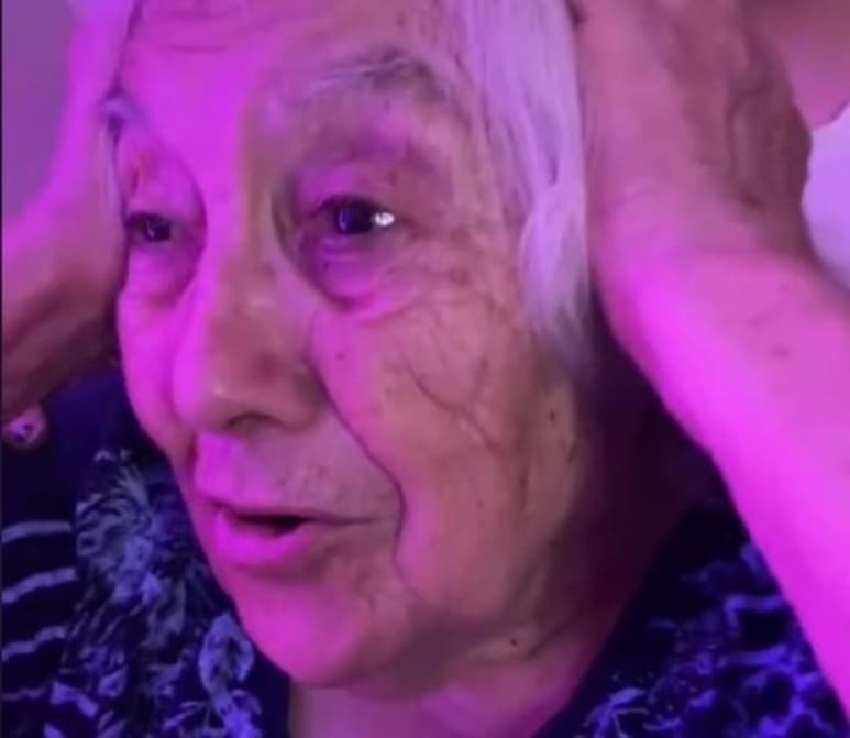 Hace unos meses en TikTok, el usuario gamer identificado como Nachito, adquirió popularidad al compartir videos de su abuelita jugando Among Us. (Especial)