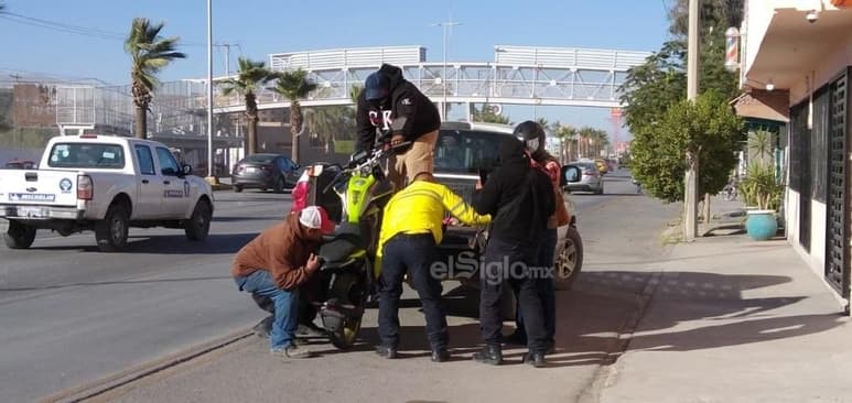 Fue mediante filtros de agentes que se sacaron de circulación y decomisaron alrededor de 15 vehículos que no portaban sus placas, además de que sus conductores no lograron comprobar la situación regular de las mismas. (JESÚS GALINDO)