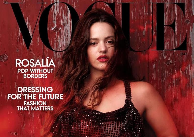 La cantante española Rosalía, protagonista de la edición de la revista Vogue de enero de 2021 con una sensual foto de portada en la que luce un vestido semi-transparente, habló con la 'biblia de la moda' sobre el nuevo álbum que ha podido preparar gracias al aislamiento forzado por la pandemia. (ESPECIAL)